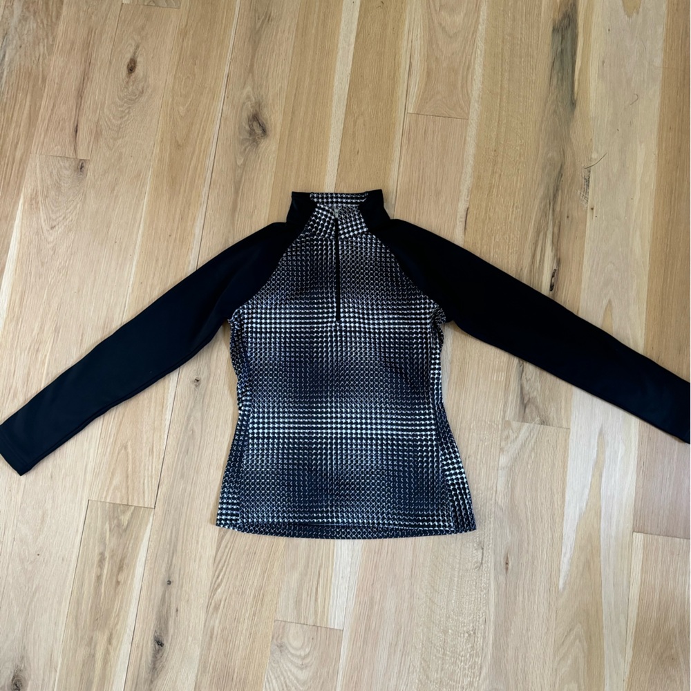 Spyder mid layer for skiing. Size 8 women’s. Great condition.